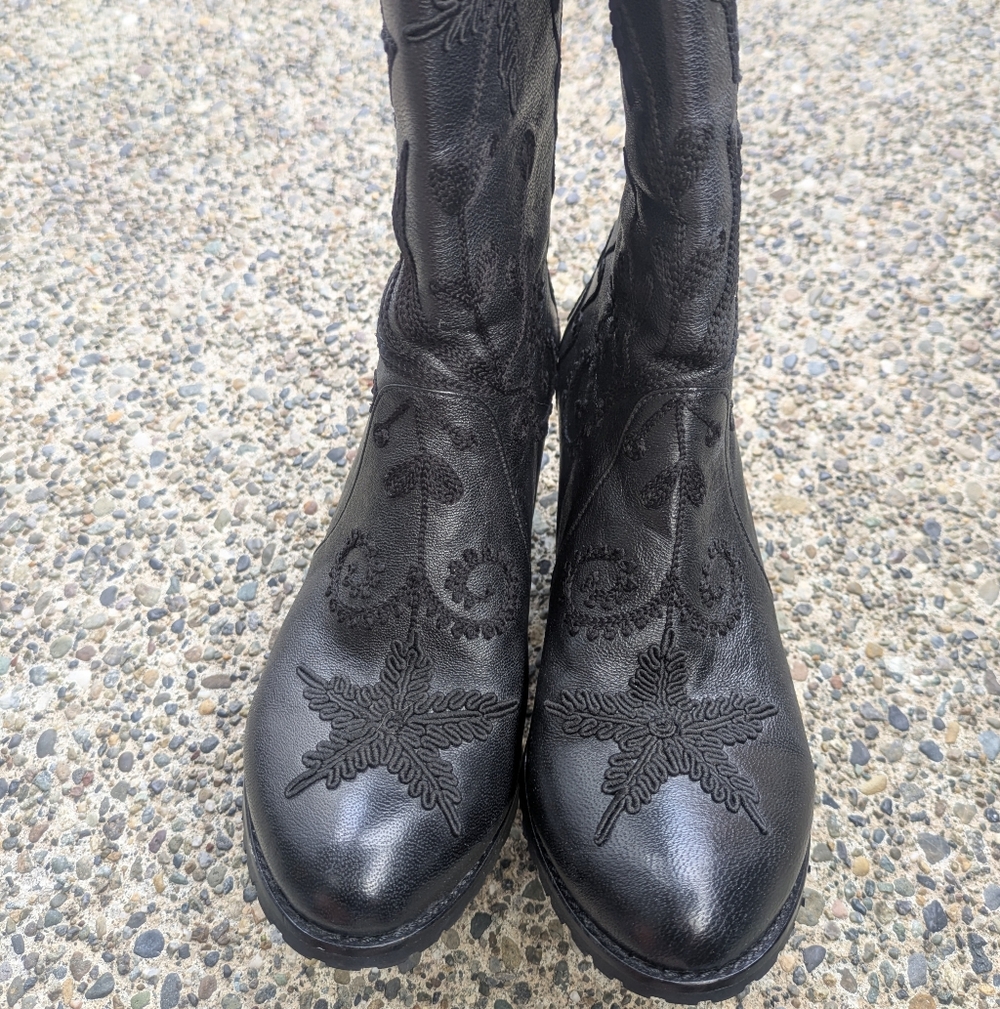 Shans Black Leather Embroidered Zip Boots. Size 38 - Picture 2 of 5
